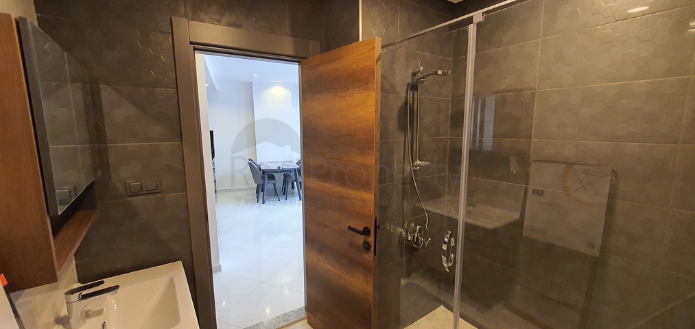 شقة غرفة وصالة ضمن مجمع 5 نجوم -في محمودلار / الانيا 