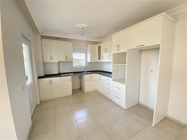 مطبخ شبه منفصل - شقة غرفتين وصالة -ضمن مجمع -في افسلار / الانيا 