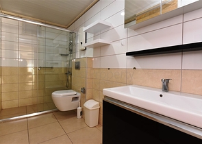 موقع مميز وخدمات فندقية - شقة غرفة وصالة مفروشة -في جيكجلي / الانيا 