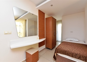 موقع مميز وخدمات فندقية - شقة غرفة وصالة مفروشة -في جيكجلي / الانيا 