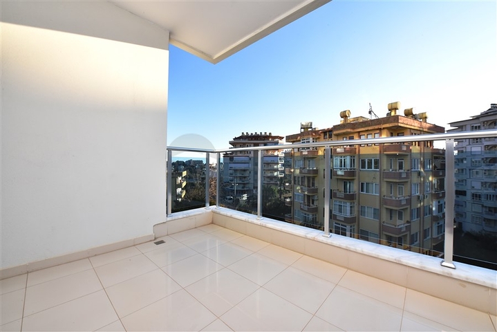 شقة غرفة وصالة واسعة -مفروشة وضمن مجمع - في توسمور / الانيا 