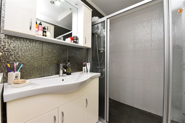 شقة غرفة وصالة واسعة -مفروشة وضمن مجمع - في توسمور / الانيا 