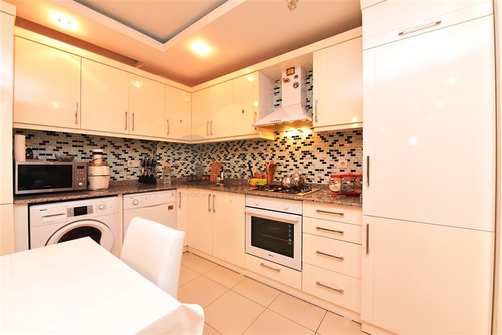 شقة غرفة وصالة واسعة -مفروشة وضمن مجمع - في توسمور / الانيا 