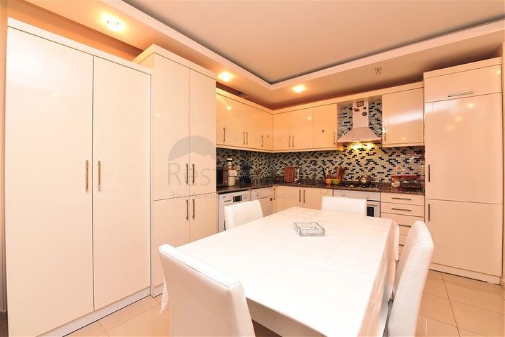 شقة غرفة وصالة واسعة -مفروشة وضمن مجمع - في توسمور / الانيا 