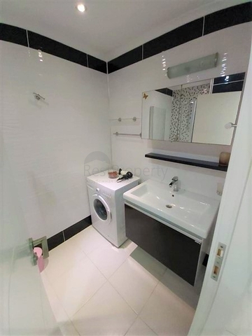 قريبة من البحر - شقة غرفة وصالة مفروشة -ضمن مجمع فاخر - محمودلار / الانيا 