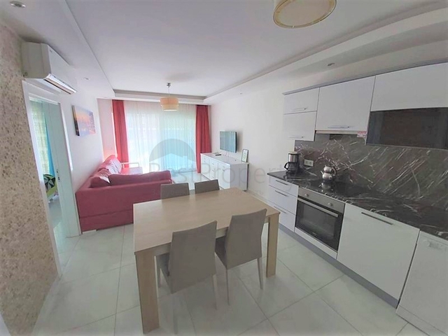 قريبة من البحر - شقة غرفة وصالة مفروشة -ضمن مجمع فاخر - محمودلار / الانيا 