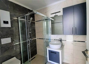 شقة غرفة وصالة ضمن مجمع حديث -قريب من البحر والخدمات -في افسلار / الانيا 