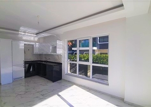 شقة غرفة وصالة ضمن مجمع حديث -قريب من البحر والخدمات -في افسلار / الانيا 