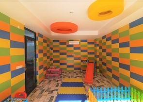 شقة غرفة وصالة ضمن مجمع حديث -قريب من البحر والخدمات -في افسلار / الانيا 