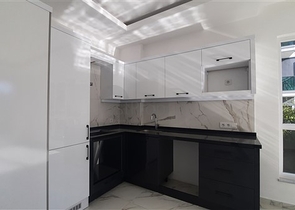 شقة غرفة وصالة ضمن مجمع حديث -قريب من البحر والخدمات -في افسلار / الانيا 