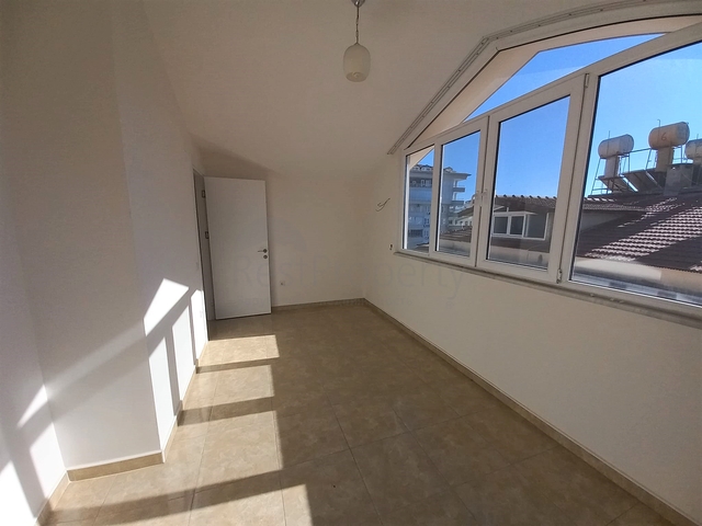 دوبلكس 3 غرف وصالة - مجمع انيق - في كليوباترا / الانيا 