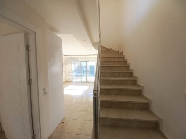 دوبلكس 3 غرف وصالة - مجمع انيق - في كليوباترا / الانيا 