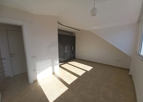 دوبلكس 3 غرف وصالة - مجمع انيق - في كليوباترا / الانيا 