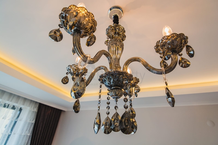 شقة عائلية واسعة -3 غرف وصالة -مفروشة -ضمن مجمع حديث - في محمودلار / الانيا 