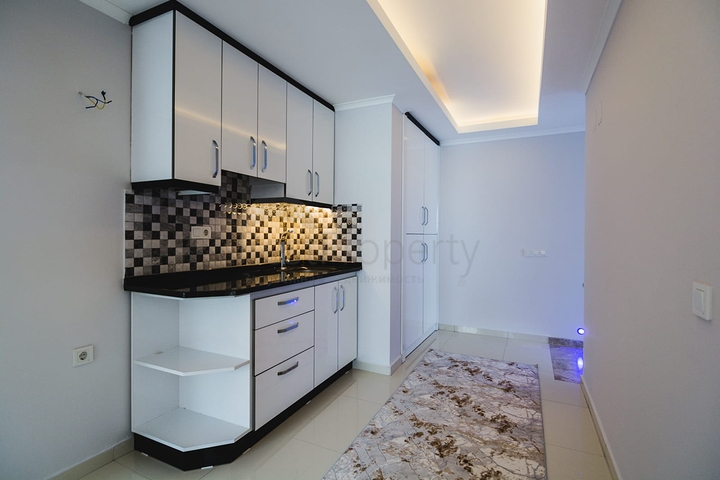 شقة عائلية واسعة -3 غرف وصالة -مفروشة -ضمن مجمع حديث - في محمودلار / الانيا 