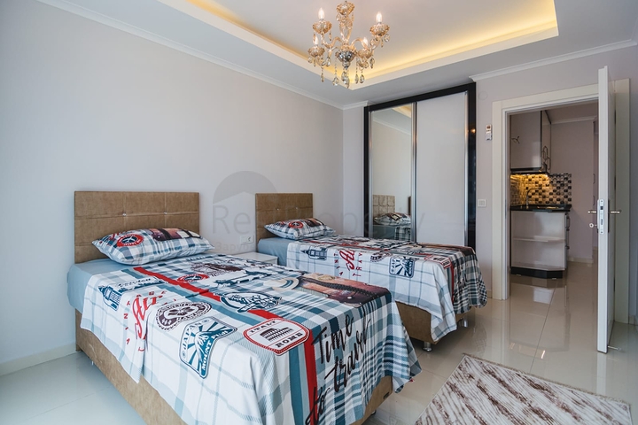 شقة عائلية واسعة -3 غرف وصالة -مفروشة -ضمن مجمع حديث - في محمودلار / الانيا 