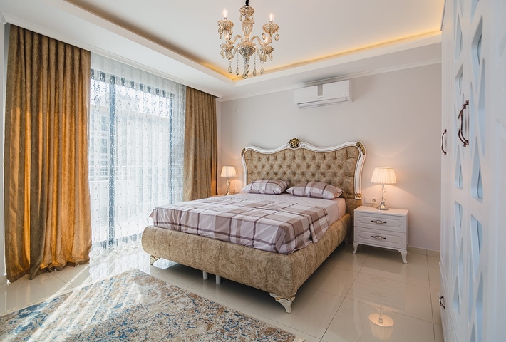 شقة عائلية واسعة -3 غرف وصالة -مفروشة -ضمن مجمع حديث - في محمودلار / الانيا 