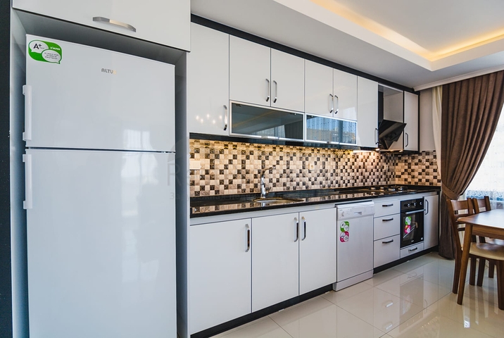 شقة عائلية واسعة -3 غرف وصالة -مفروشة -ضمن مجمع حديث - في محمودلار / الانيا 