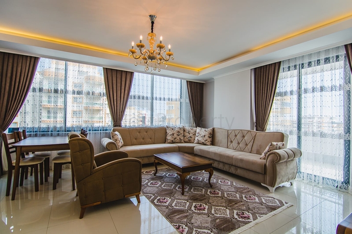 شقة عائلية واسعة -3 غرف وصالة -مفروشة -ضمن مجمع حديث - في محمودلار / الانيا 