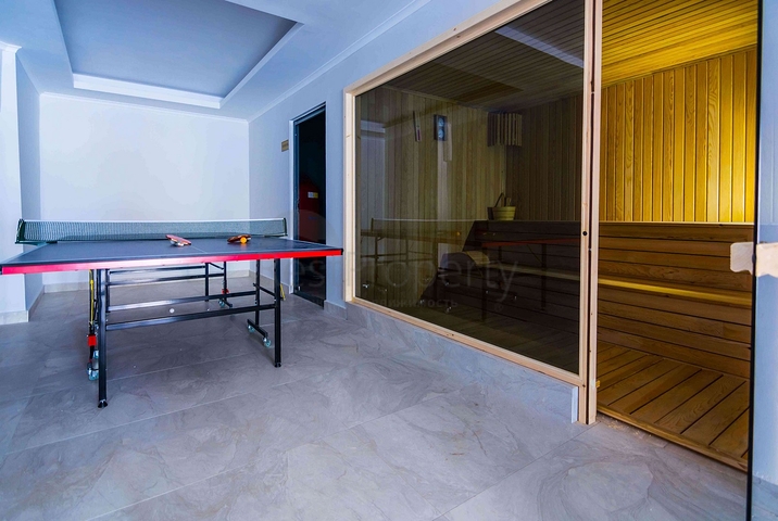 شقة عائلية واسعة -3 غرف وصالة -مفروشة -ضمن مجمع حديث - في محمودلار / الانيا 