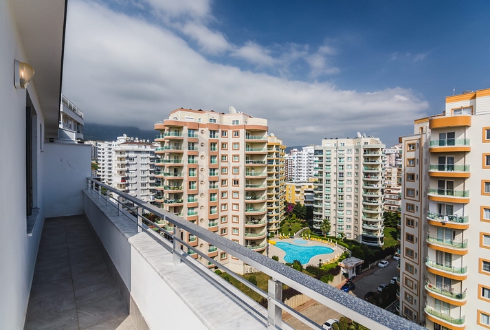 شقة عائلية واسعة -3 غرف وصالة -مفروشة -ضمن مجمع حديث - في محمودلار / الانيا 