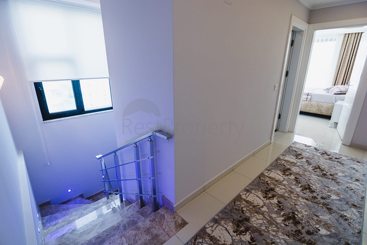 شقة عائلية واسعة -3 غرف وصالة -مفروشة -ضمن مجمع حديث - في محمودلار / الانيا 