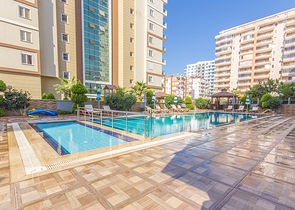 شقة عائلية واسعة -3 غرف وصالة -مفروشة -ضمن مجمع حديث - في محمودلار / الانيا 