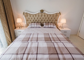 شقة عائلية واسعة -3 غرف وصالة -مفروشة -ضمن مجمع حديث - في محمودلار / الانيا 