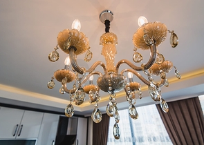 شقة عائلية واسعة -3 غرف وصالة -مفروشة -ضمن مجمع حديث - في محمودلار / الانيا 