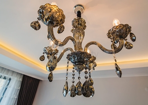 شقة عائلية واسعة -3 غرف وصالة -مفروشة -ضمن مجمع حديث - في محمودلار / الانيا 