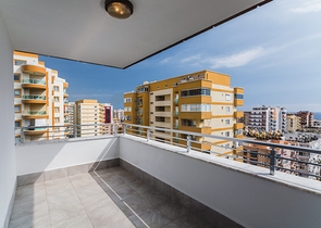 شقة عائلية واسعة -3 غرف وصالة -مفروشة -ضمن مجمع حديث - في محمودلار / الانيا 