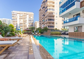 شقة عائلية واسعة -3 غرف وصالة -مفروشة -ضمن مجمع حديث - في محمودلار / الانيا 