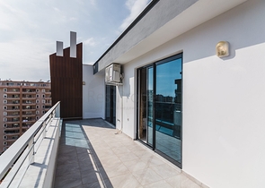 شقة عائلية واسعة -3 غرف وصالة -مفروشة -ضمن مجمع حديث - في محمودلار / الانيا 