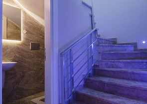 شقة عائلية واسعة -3 غرف وصالة -مفروشة -ضمن مجمع حديث - في محمودلار / الانيا 