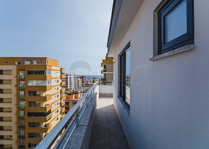 شقة عائلية واسعة -3 غرف وصالة -مفروشة -ضمن مجمع حديث - في محمودلار / الانيا 