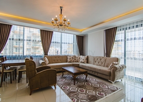 شقة عائلية واسعة -3 غرف وصالة -مفروشة -ضمن مجمع حديث - في محمودلار / الانيا 