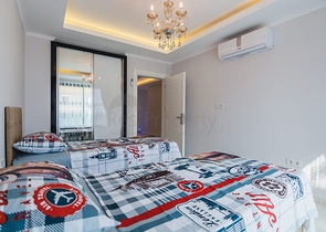 شقة عائلية واسعة -3 غرف وصالة -مفروشة -ضمن مجمع حديث - في محمودلار / الانيا 