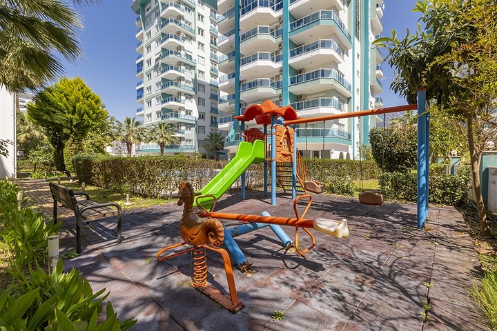 شقة غرفة وصالة مفروشة - ضمن مجمع سكني في محمودلار/ الانيا 