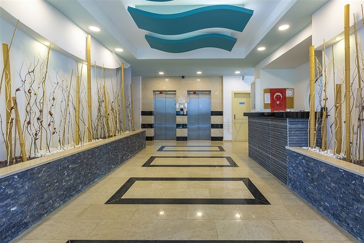 شقة غرفة وصالة مفروشة - ضمن مجمع سكني في محمودلار/ الانيا 