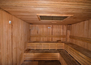 شقة غرفة وصالة مفروشة - ضمن مجمع سكني في محمودلار/ الانيا 