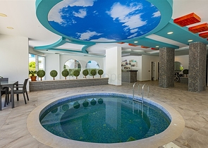 شقة غرفة وصالة مفروشة - ضمن مجمع سكني في محمودلار/ الانيا 