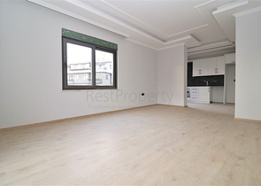 مجمع انيق - شقة 2 غرفة وصالة في منطقة اوبا / الانيا 