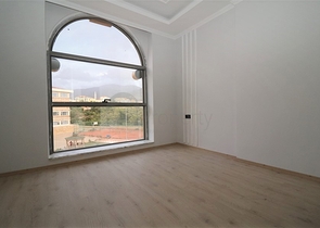 مجمع انيق - شقة 2 غرفة وصالة في منطقة اوبا / الانيا 