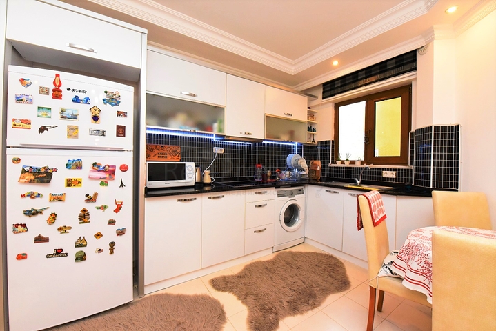 قريبة من البحر - شقة غرفة وصالة مفروشة -في محمودلار / الانيا 