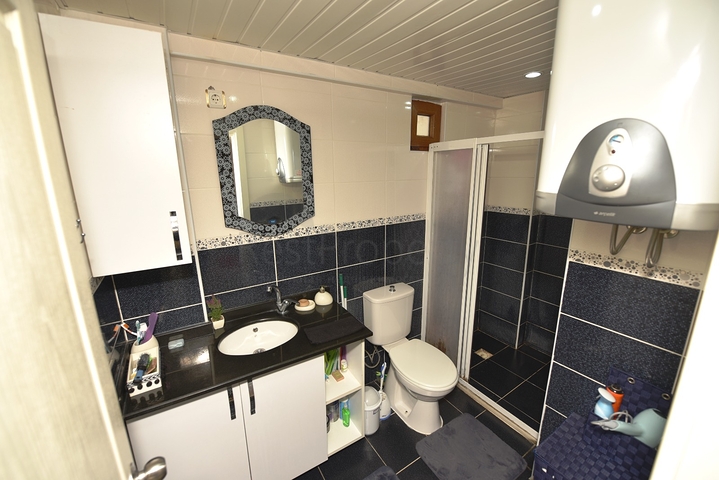 قريبة من البحر - شقة غرفة وصالة مفروشة -في محمودلار / الانيا 