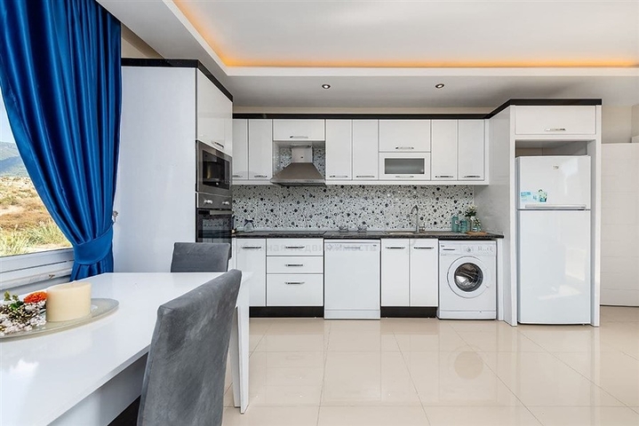 تراس واسع - شقة غرفتين وصالة مفروشة -ضمن مجمع حديث في كاستل / الانيا 