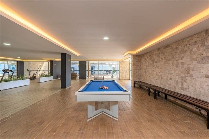 تراس واسع - شقة غرفتين وصالة مفروشة -ضمن مجمع حديث في كاستل / الانيا 