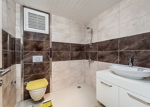 تراس واسع - شقة غرفتين وصالة مفروشة -ضمن مجمع حديث في كاستل / الانيا 