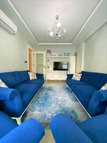 شقة واسعة - ثلاث غرف وصالة مع مطبخ منفصل - محمودلار/ الانيا 