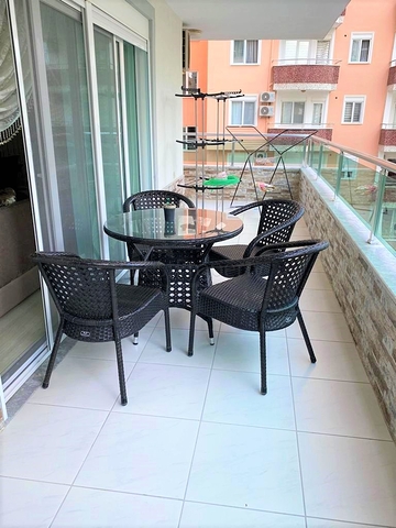 شقة واسعة - ثلاث غرف وصالة مع مطبخ منفصل - محمودلار/ الانيا 